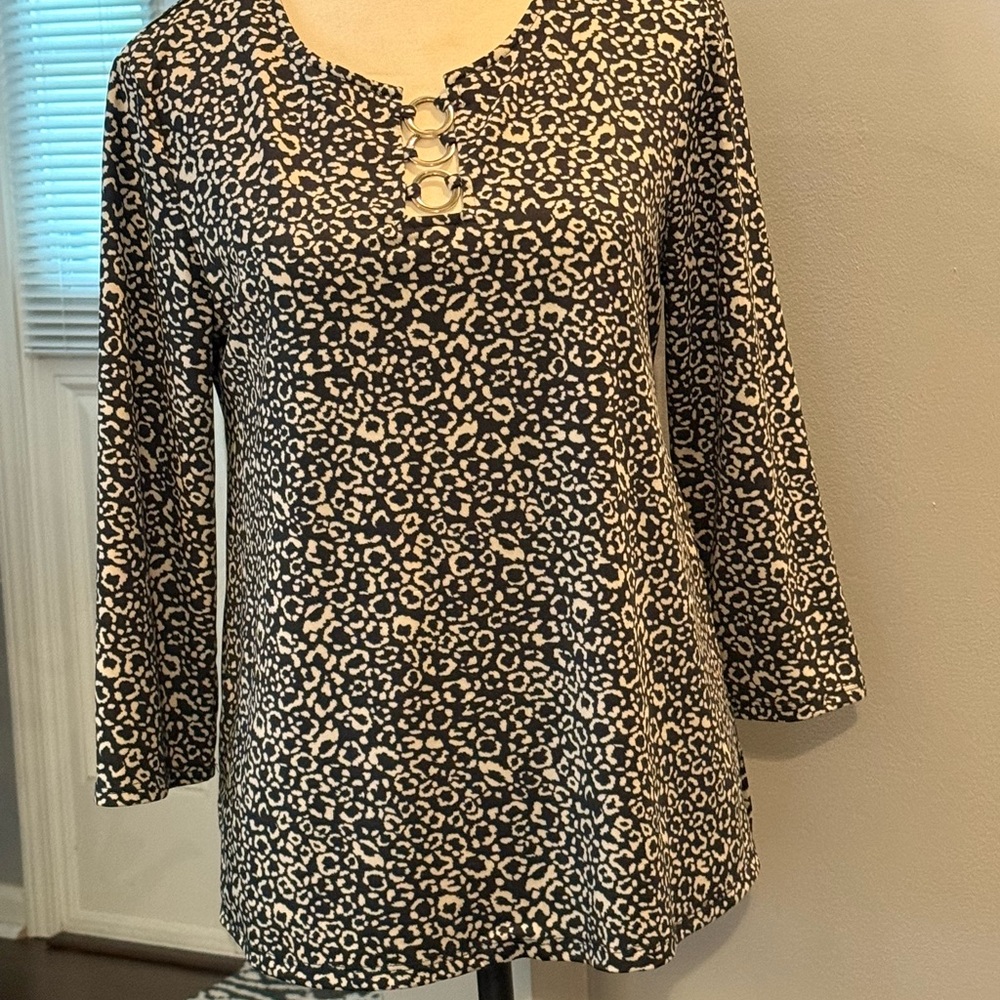 Ava & Grace Black and Cream Leopard Blouse